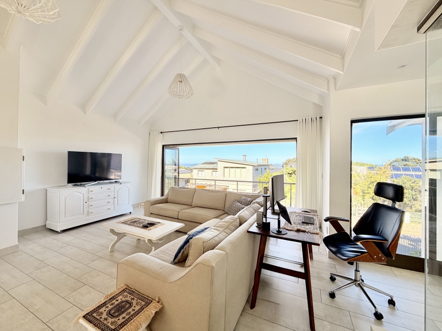 3 Bedroom Property for Sale in Voelklip Western Cape